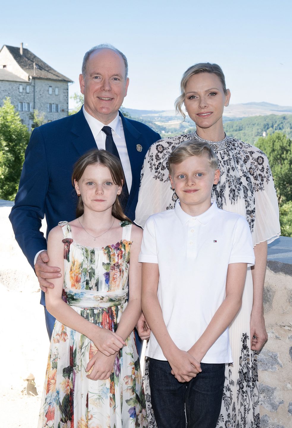 Księżna Charlene posyła nieśmiałe uśmiechy podczas wystąpienia
