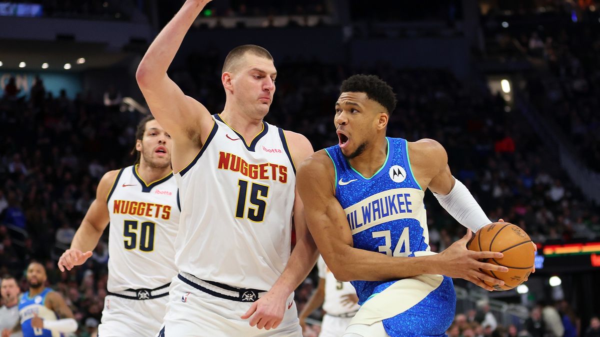 Getty Images / Stacy Revere / Na zdjęciu: Nikola Jokić i Giannis Antetokounmpo