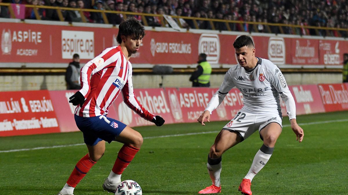 Joao Felix (z lewej) i Augusto Galvan (z prawej)