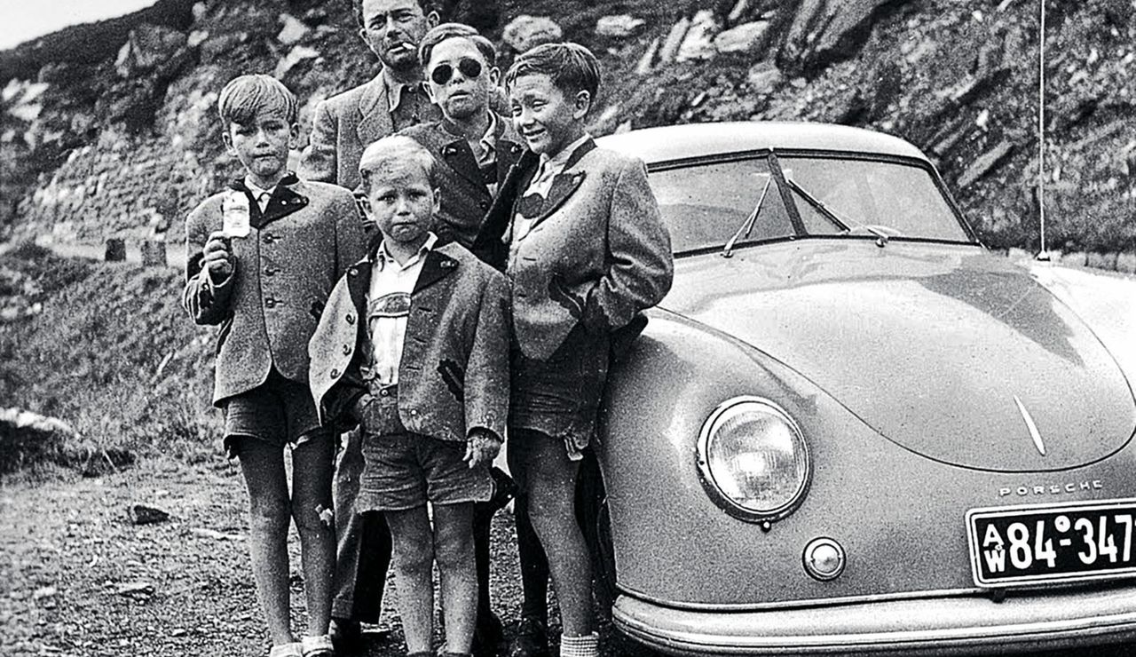 Ferry Porsche z synami, 1950 (fot. mat. prasowe/Porsche)