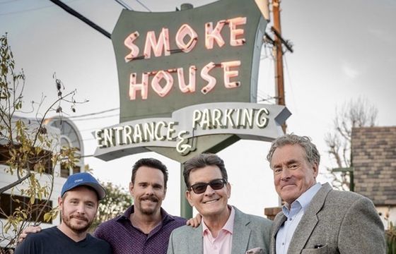 Charlie Sheen z ojcem w nowym serialu komediowym