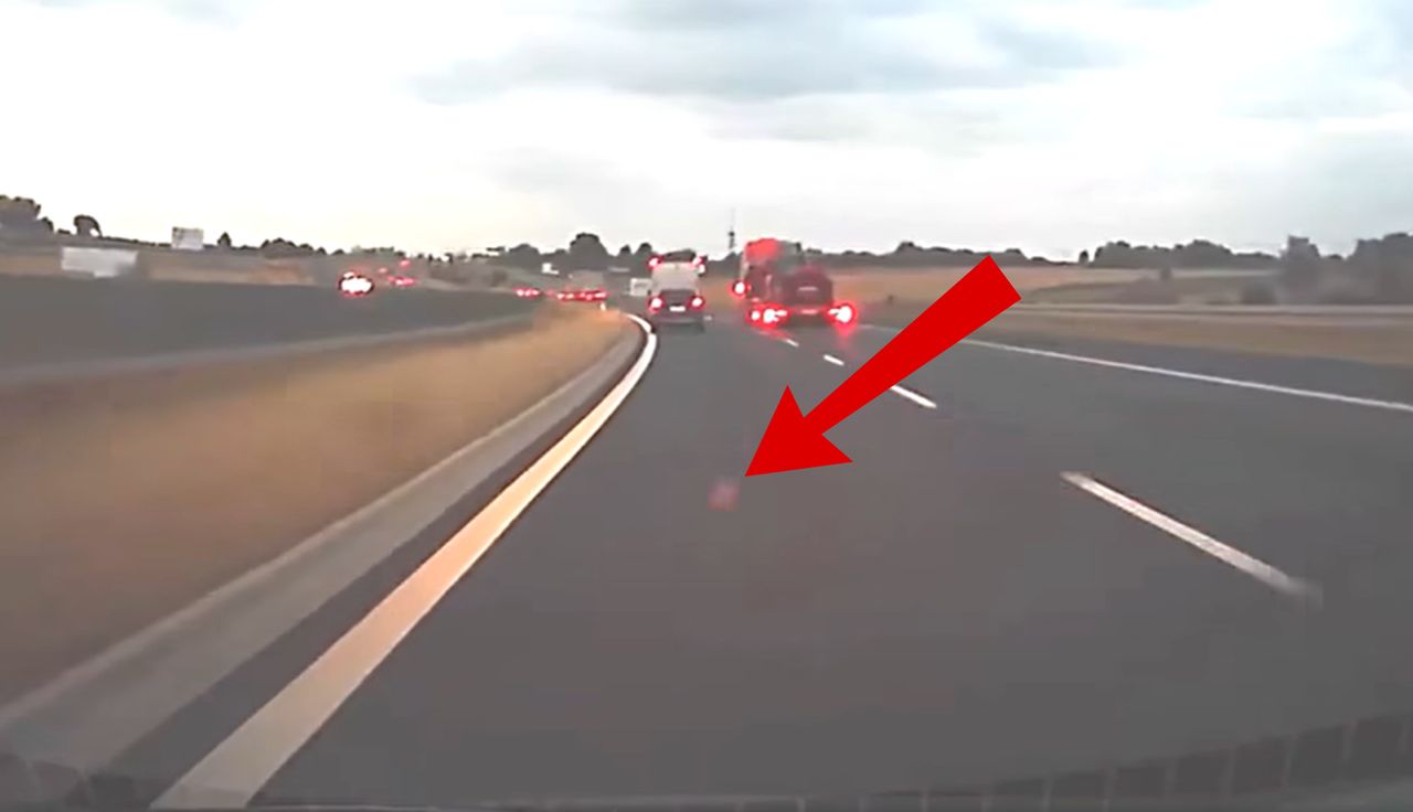 Jechał drogą S5. I nagle potężny huk. Jest nagranie