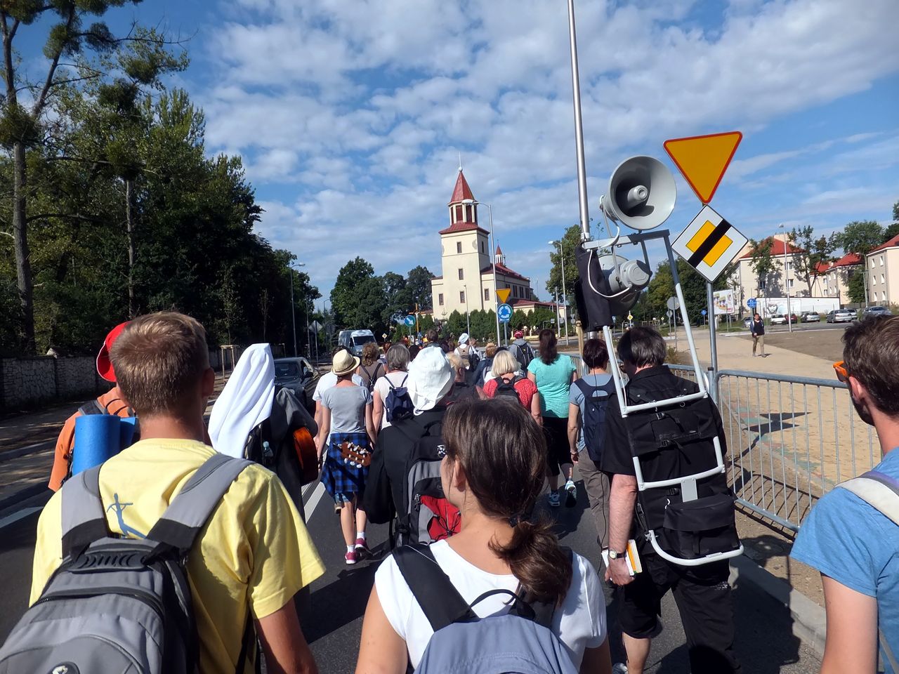 Częstochowa: Tłumy pielgrzymów na Jasnej Górze. Docierają kolejne grupy