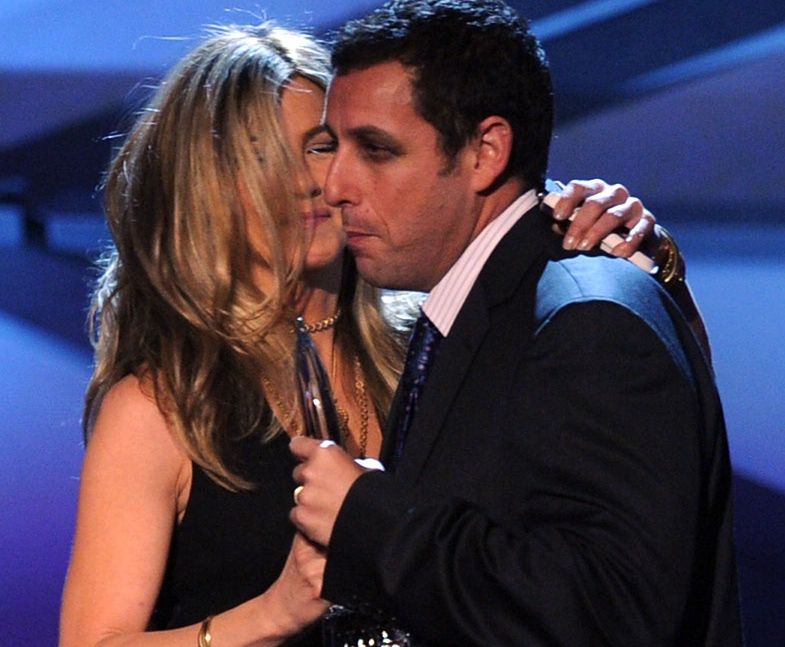 "Cieszę się jej szczęściem". Sandler komentuje romans Jennifer Aniston