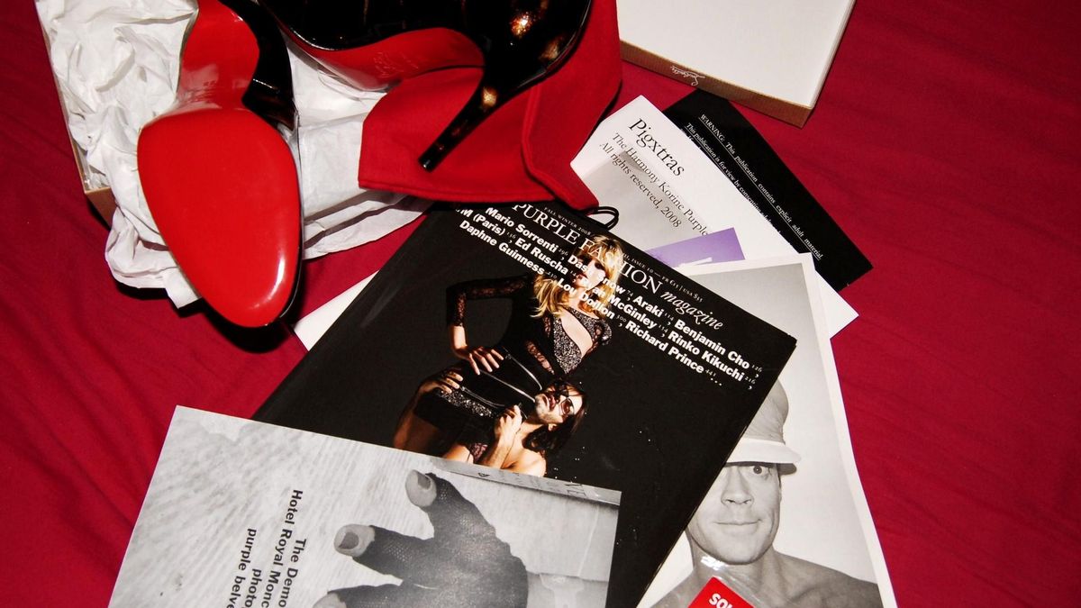 Louboutin od 1992 r. produkuje buty z czerwoną podeszwą.