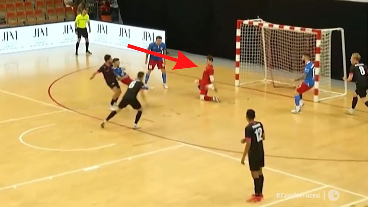 Zdjęcie okładkowe artykułu: YouTube / Futsal Ekstraklasa / Na zdjęciu: fantastyczna parada Grzegorza Okuniewskiego