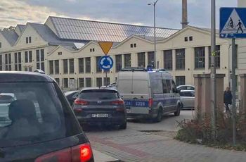 Zielona Góra: Potrącił 10-latkę i uciekł. 79-letni właściciel samochodu nie otworzył drzwi policji