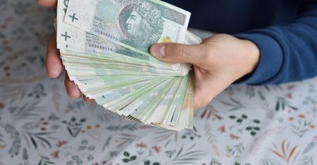 ZUS wypłaca 1780 zł. Także mężczyznom. Oto komu przysługuje świadczenie