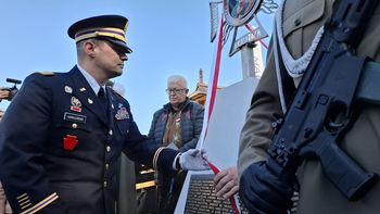 Izby: Odsłonięcie Pomnika Konfederatów Barskich. W uroczystości brali udział politycy, samorządowcy, harcerze i pasjonaci historii