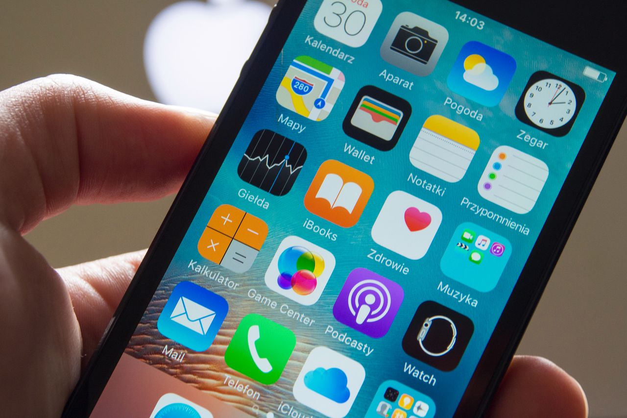 Apple naprawi błąd w iOS 9.3, który „wieszał” telefon przy otwieraniu linków