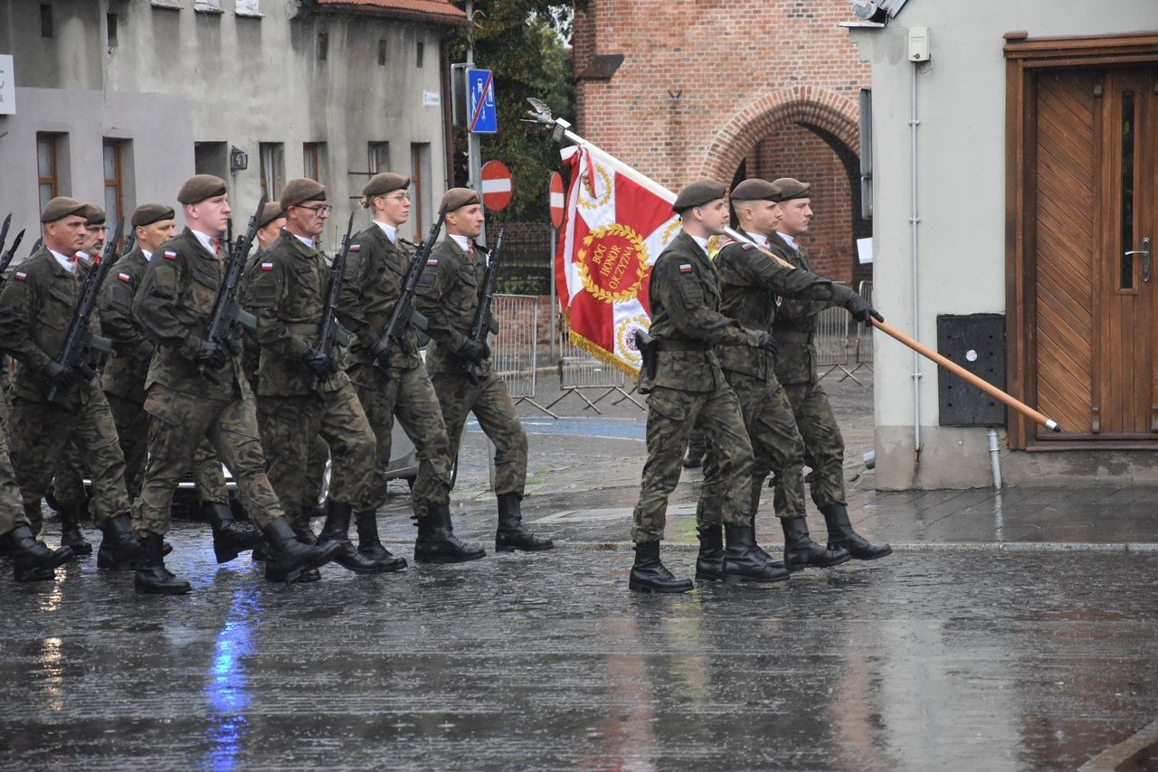 Środa Wielkopolska: Przysięga wojskowa Terytorialsów. Słowa roty ślubowania wypowiedziało 84 żołnierzy