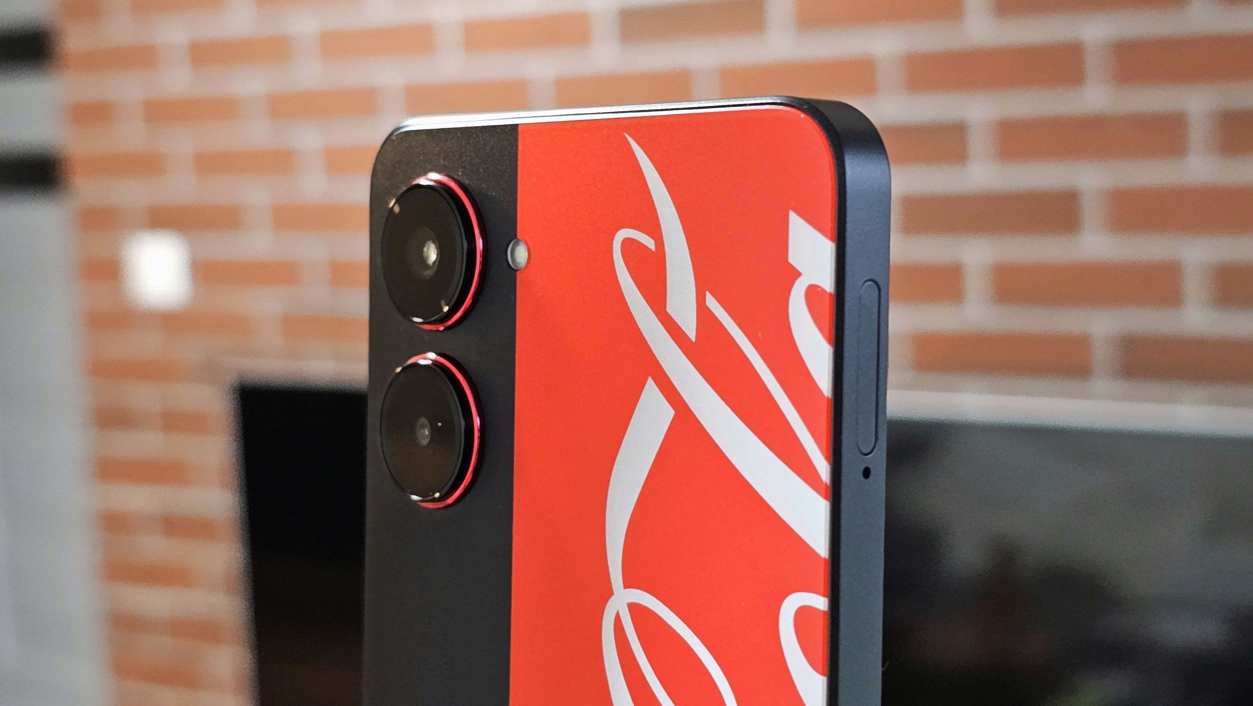 realme 10 Pro 5G Coca-Cola Edition