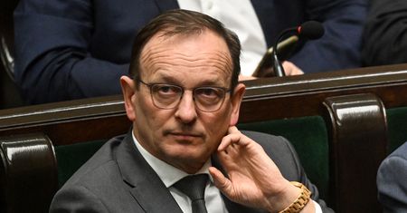 Krzyczał w Sejmie o "kuli w łeb". Prokuratura odmówiła dochodzenia