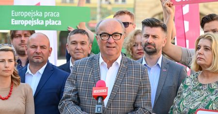 Czarzasty wyszedł z siedziby TVP. "Oświadczył, że nie będzie odpowiadał na pytania"