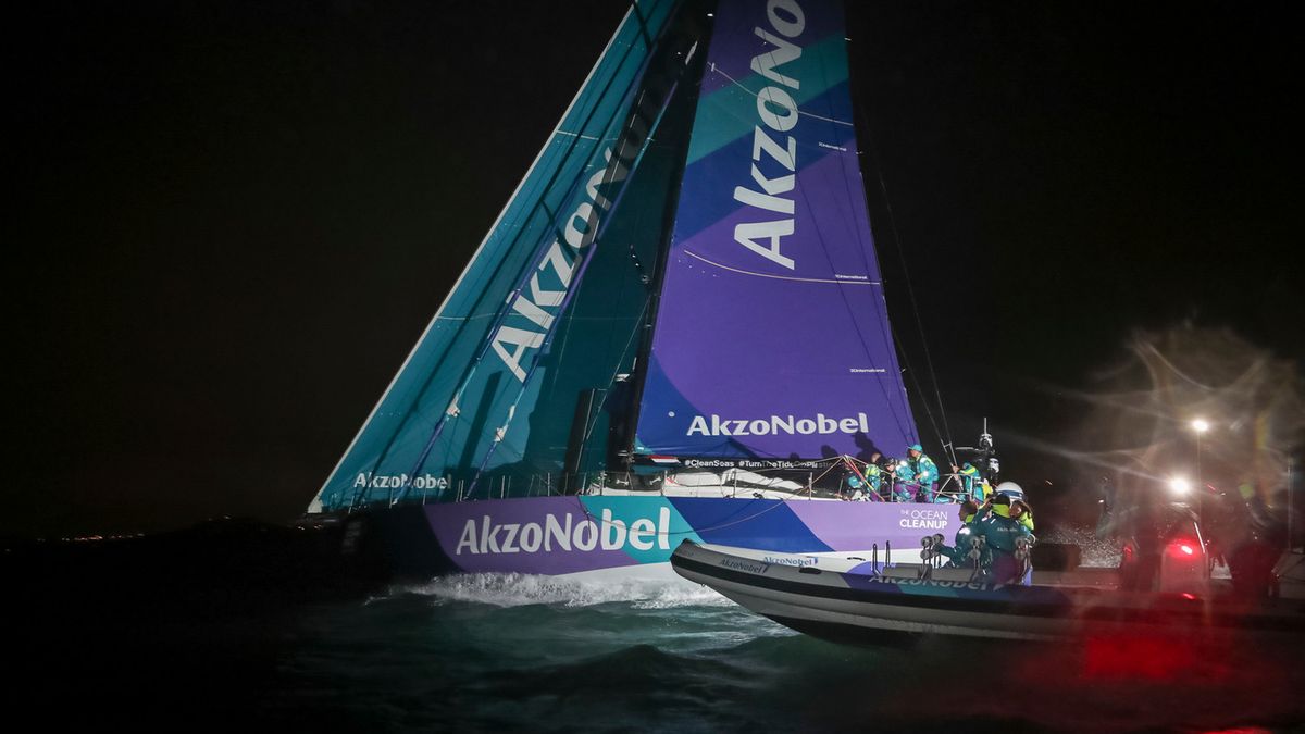 Załoga jachtu team AkzoNobel podczas regat Volvo Ocean Race 