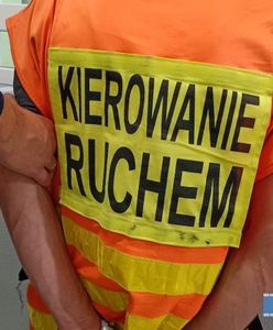 Kierował ruchem na drodze. Był kompletnie pijany