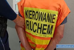 Kierował ruchem na drodze. Był kompletnie pijany