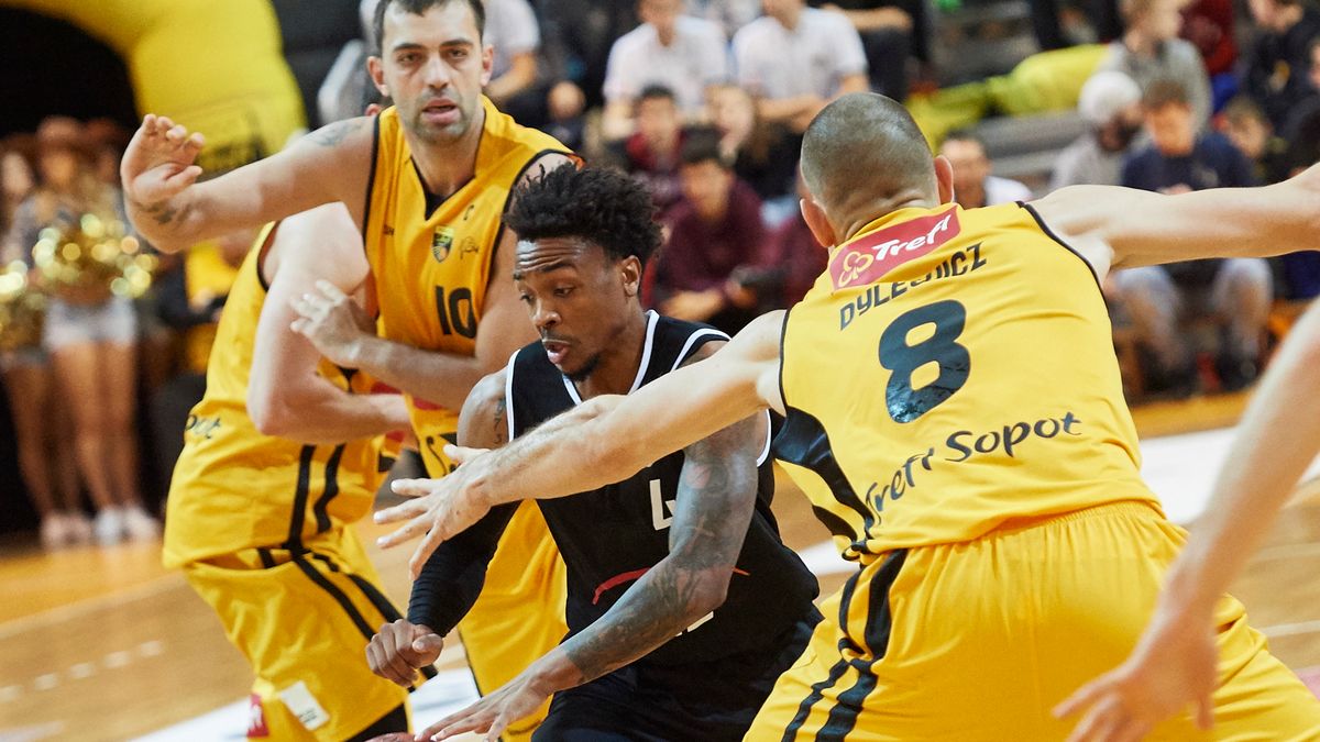 Myles Mack pomiędzy graczami Trefla Sopot