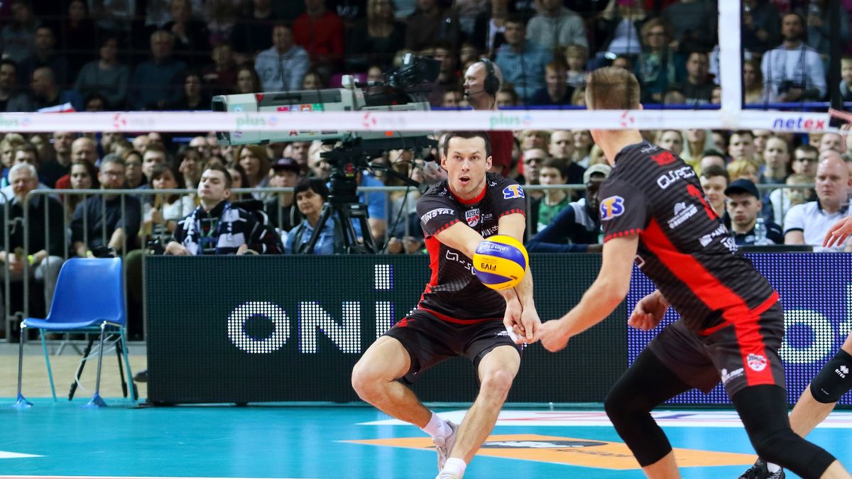 WP SportoweFakty / Justyna Serafin / Na zdjęciu: przyjmuje Rafał Buszek