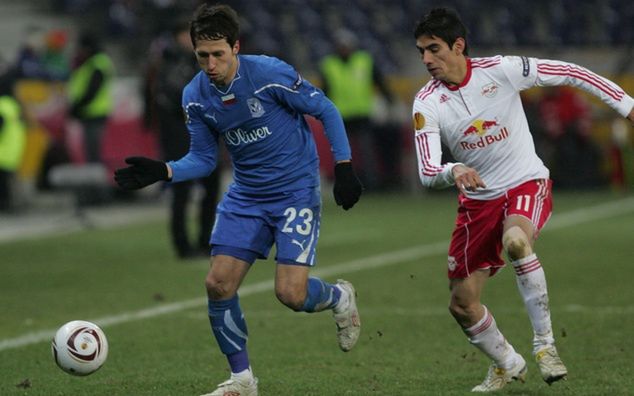 Marcin Kikut (L) w meczu Ligi Europy z Red Bullem Salzburg / fot. PAP/Adam Ciereszko