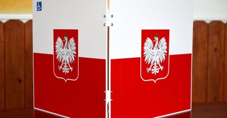 Wybory 2020. Jak znaleźć lokal wyborczy? Jak głosować korespondencyjnie i tradycyjnie? Do której będą czynne lokale wyborcze?