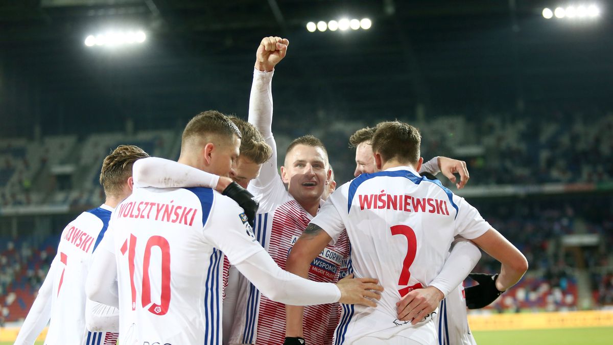 Newspix / Michał Nowak / Na zdjęciu: piłkarze Górnika Zabrze