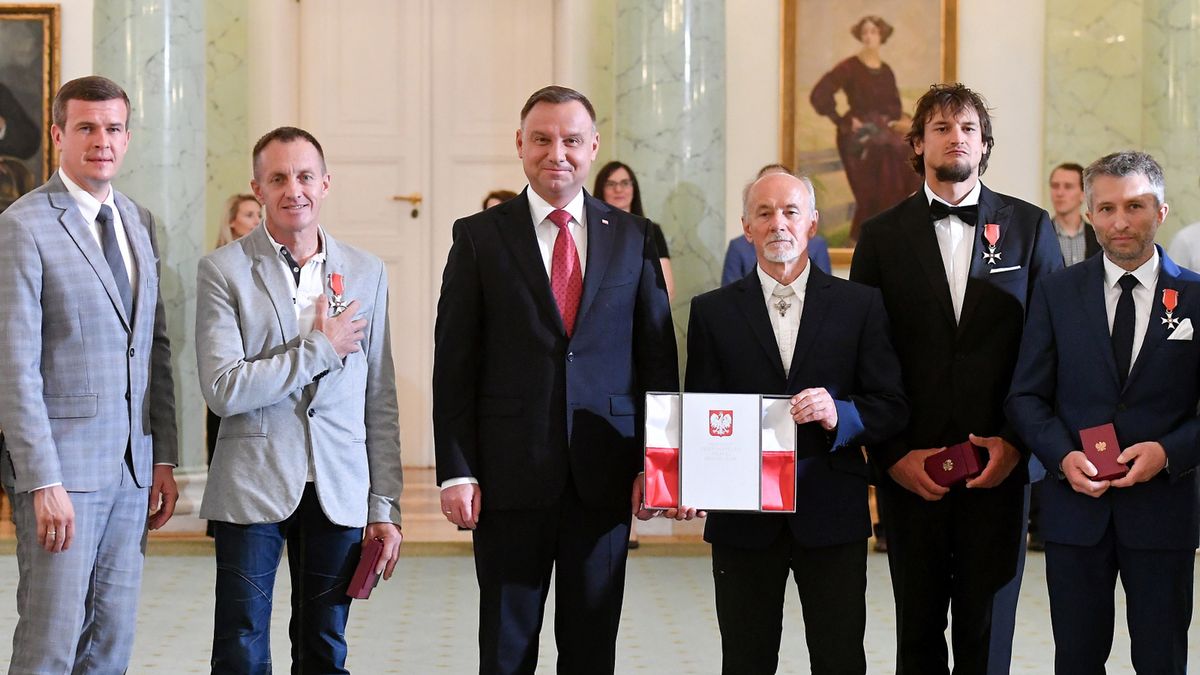 Na zdjęciu od lewej: Witold Bańka, Denis Urubko, Andrzej Duda, Piotr Snopczyński, Adam Bielecki i Piotr Tomala 