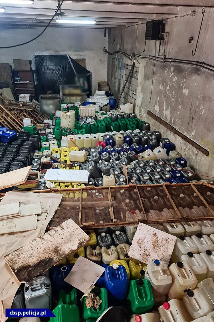 Służby zlikwidowały jedną z największych fabryk narkotyków w Polsce
