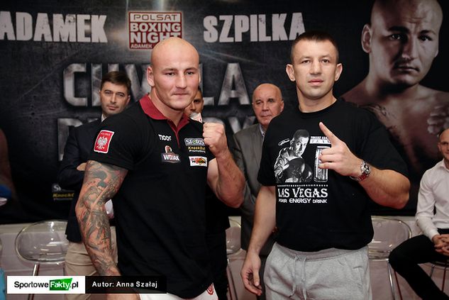 Tomasz Adamek (z prawej) twierdzi, że sposób boksowania Artura Szpilki nie robi dla niego różnicy i 8 listopada zgarnie pełną pulę