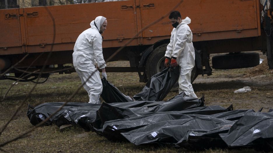 W wyzwolonej przez ukraińskie wojska Buczy, na północny zachód od Kijowa, pochowano już ciała około 330-350 cywilów