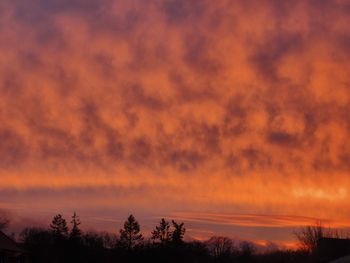 Dolny Śląsk: Wieczorne niebo - feeria barw zmieniała się jak w kalejdoskopie