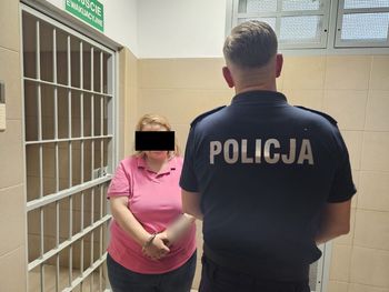 Oszukiwała, zamawiając biżuterię, perfumy i ubrania na fikcyjne osoby