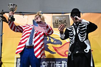 Prześmiewcza nagroda dla USA. Wręczający aktor parodiował Trumpa