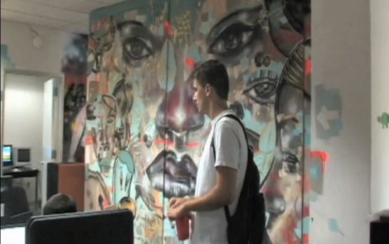 Graffiti i ostre imprezy. Jak wyglądało życie w pierwszym biurze Facebooka? [foto, wideo] 3