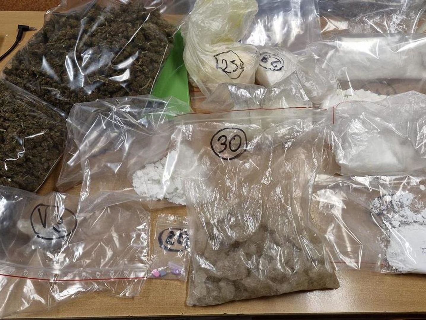 Kędzierzyn-Koźle: 25 i 26-latek zatrzymani z blisko 10 kilogramami narkotyków. Obaj są dobrze znani policji