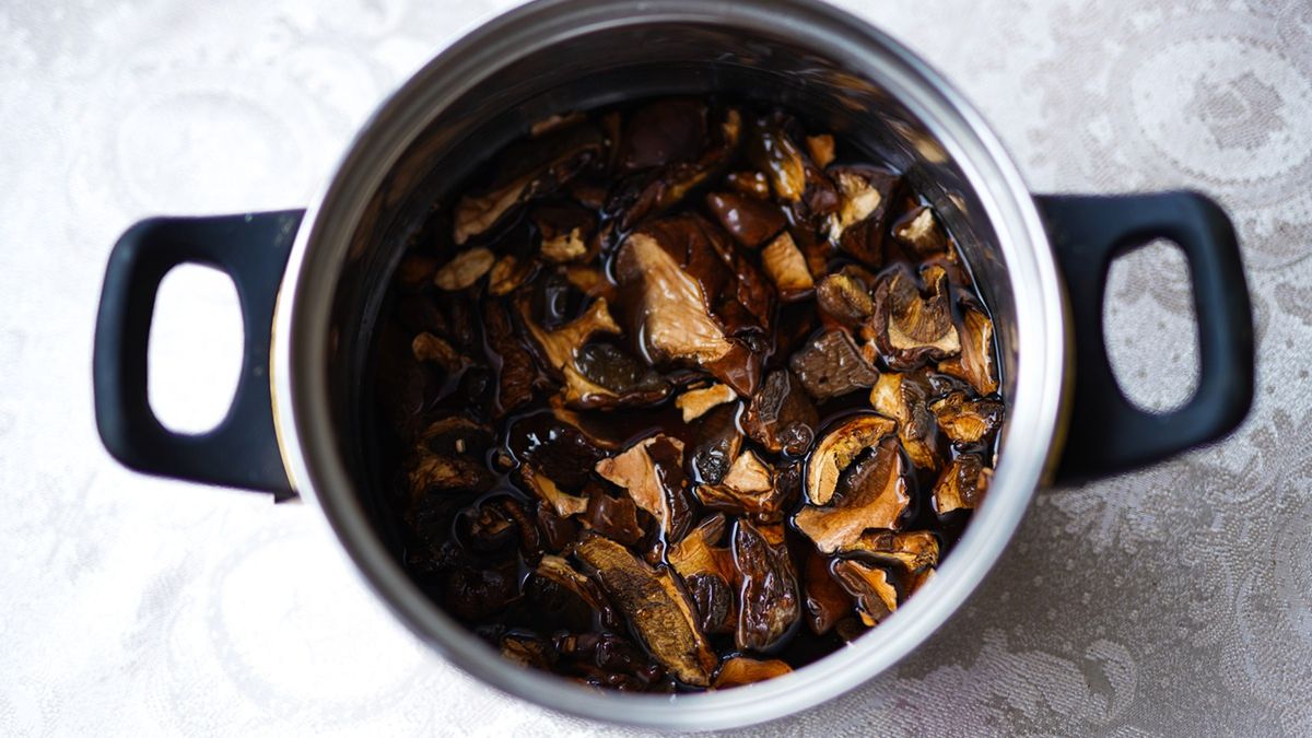 Dlaczego do moczenia grzybów dodaję ocet jabłkowy?