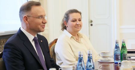 "Sprytny wybieg marszałka Hołowni". Szefowa kancelarii Dudy o "ustawie incydentalnej"