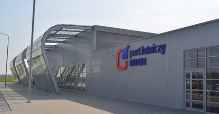 Pierwsze połączenie z lotniska w Radomiu to niewypał. Samoloty do Rygi latają puste