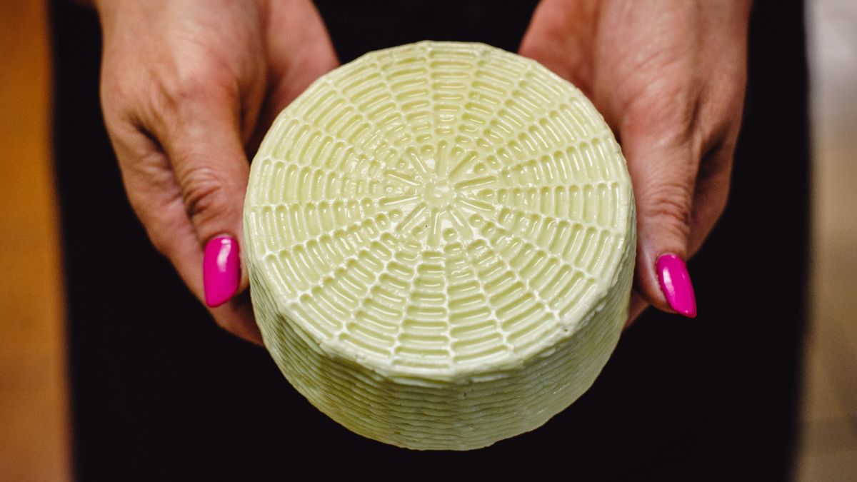 Cheesemaker holds freshly made ricotta cheese, close up
Cheesemaker holds freshly made ricotta cheese, close up
Oleksandr Yakoniuk
feta-cheese