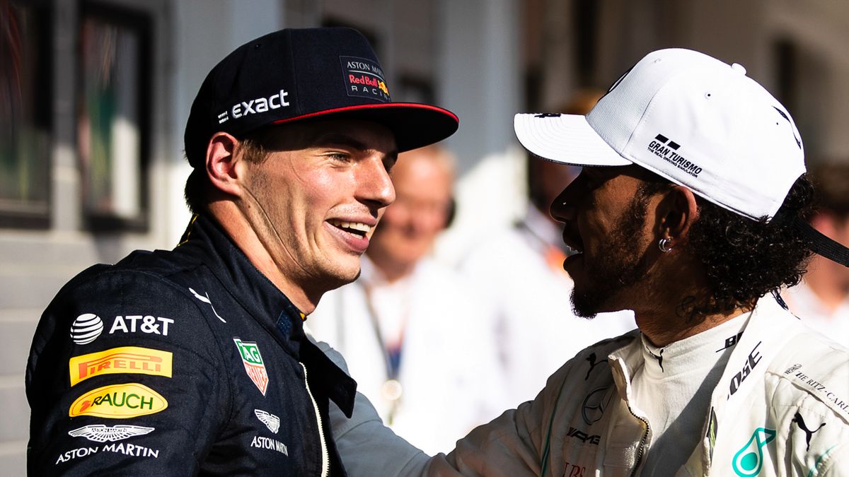 Zdjęcie okładkowe artykułu: Materiały prasowe / Red Bull / Na zdjęciu: Max Verstappen (po lewej) i Lewis Hamilton