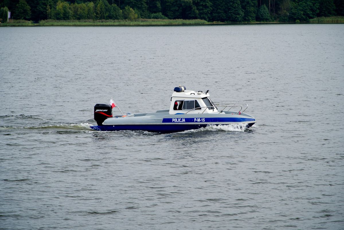 Śląskiej. Dzięki szybkiej reakcji policyjnych motorowodniaków udało się na zbiorniku w Pławniowicach uniknąć tragedii.