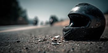 Przystajń: Motocyklista wbił się w ciągnik. Rozbił maszynę, trafił do szpitala