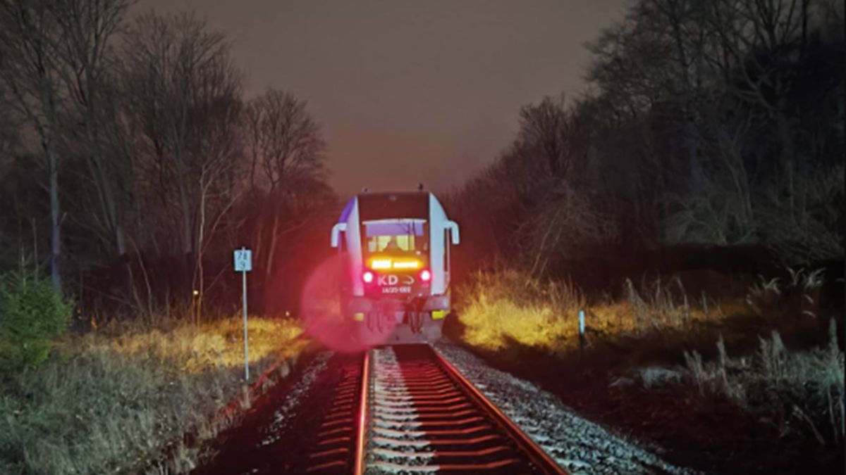 Pociąg potrącił człowieka.