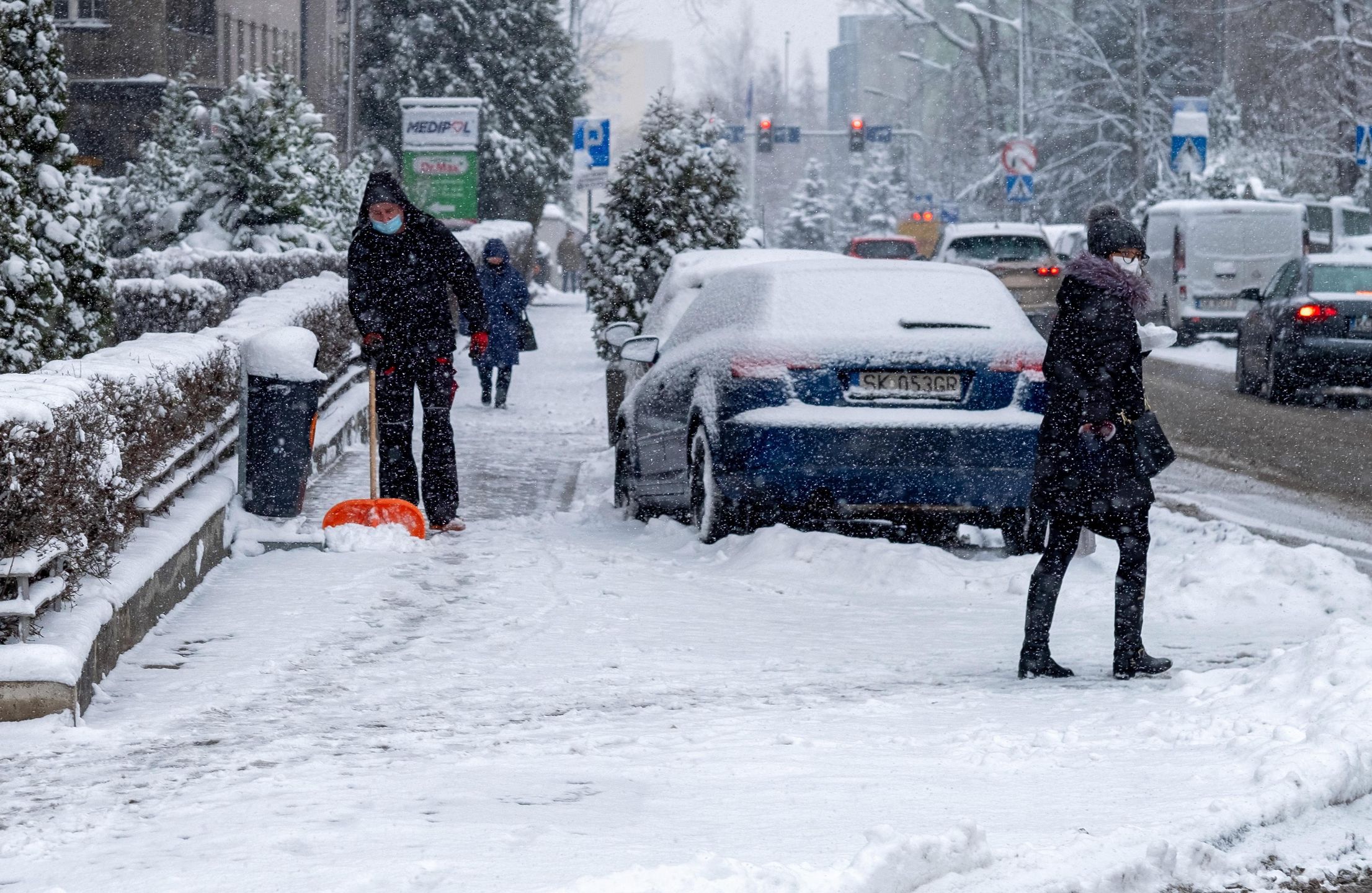 W Katowicach (woj. śląskie) mroźno i biało