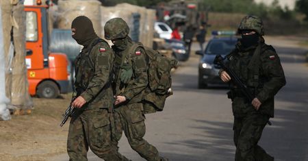 Logistyka, głupcze! Dlaczego żołnierze broniący granicy spali na mrozie pod namiotami?