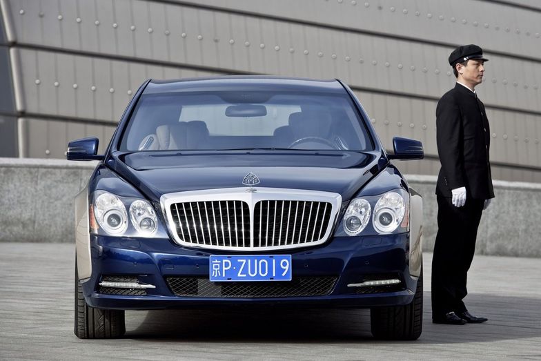 Chiński rząd wyprzedaje swoje luksusowne auta. W zamian daje ryczałt na dojazdy do pracy