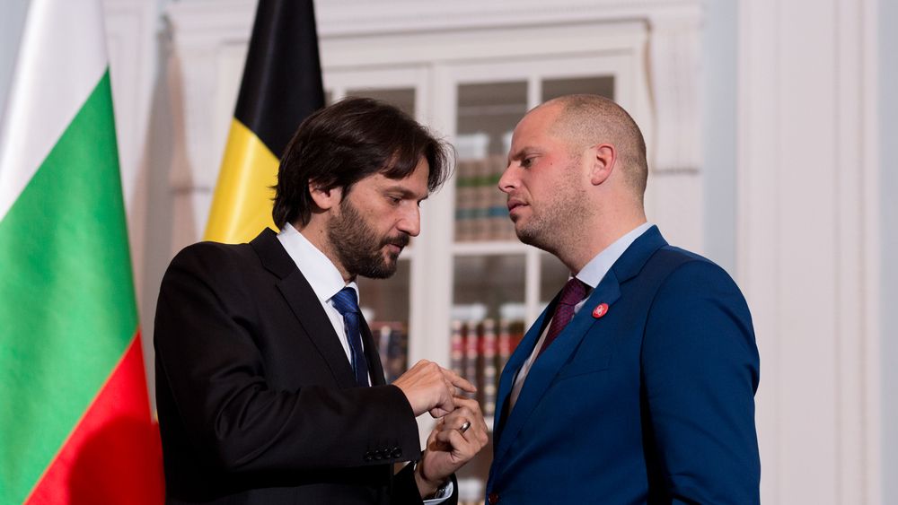 Manifestanci chcą dymisji szefa MSW Roberta Kaliniaka (po lewej)