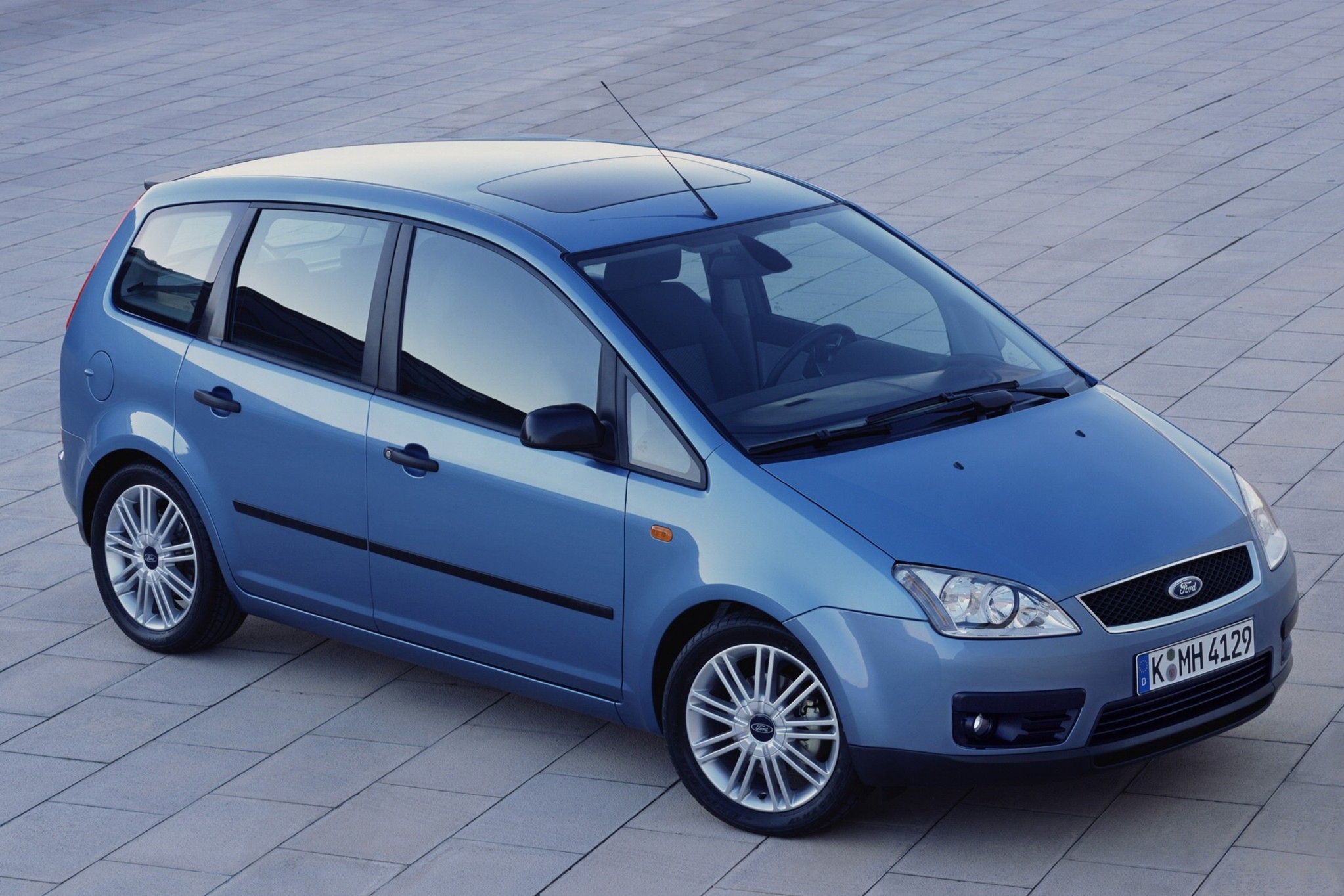 Ford C-Max to Focus w wersji minivan. Pomieści czwórkę dzieci.