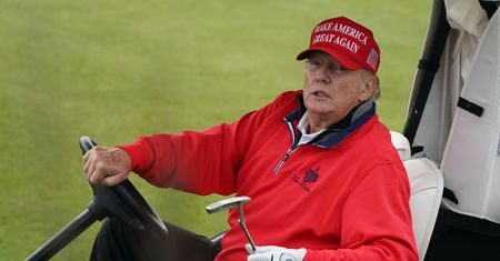 Putin nazwał ich "wrogim mocarstwem". Trump zagrał z przywódcą w golfa