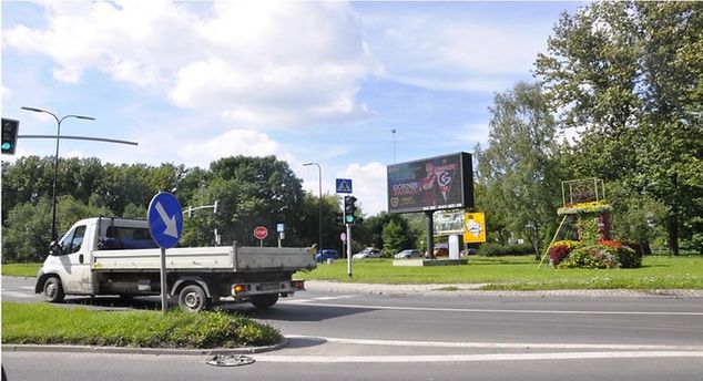 Górnik Zabrze na tablicy LED w Gliwicach... zaprasza kibiców na derby z Piastem